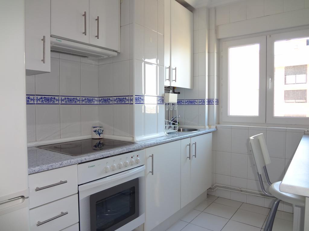 Отель Sunny Apt Close To University With Parking And Wifi Сантандер Экстерьер фото