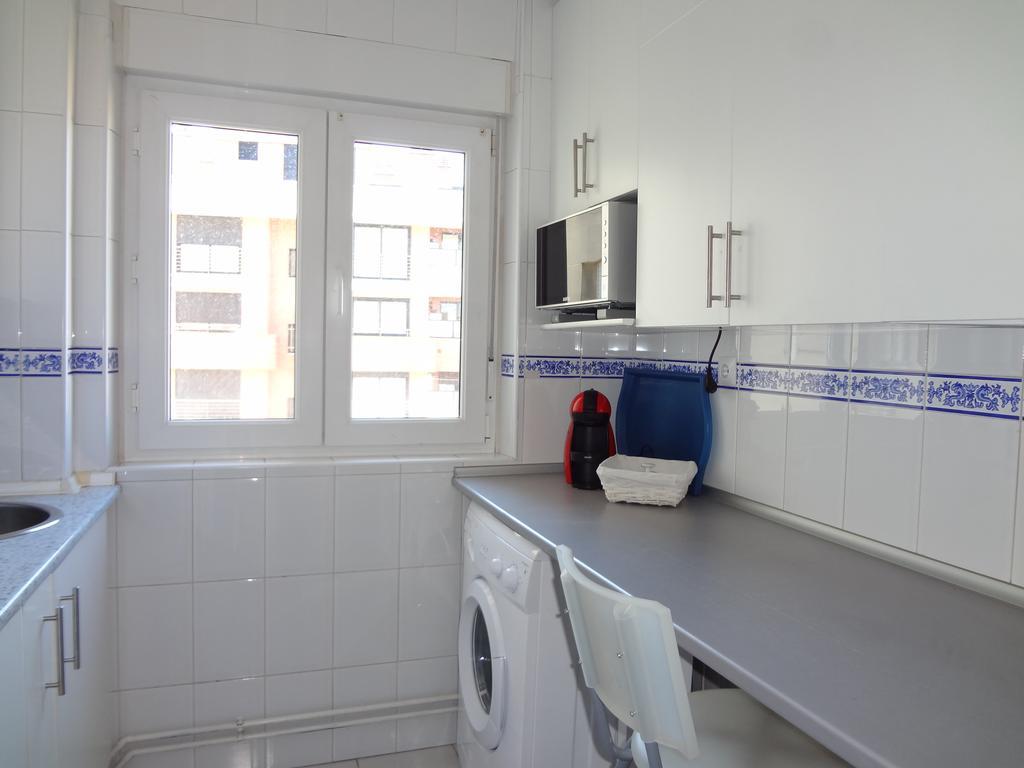 Отель Sunny Apt Close To University With Parking And Wifi Сантандер Экстерьер фото